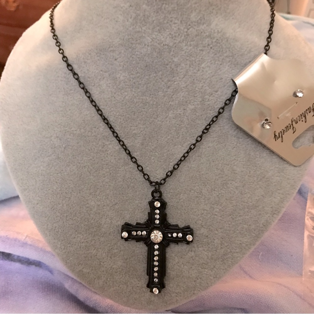 FASHION NECKLACE WITH EARRINGS